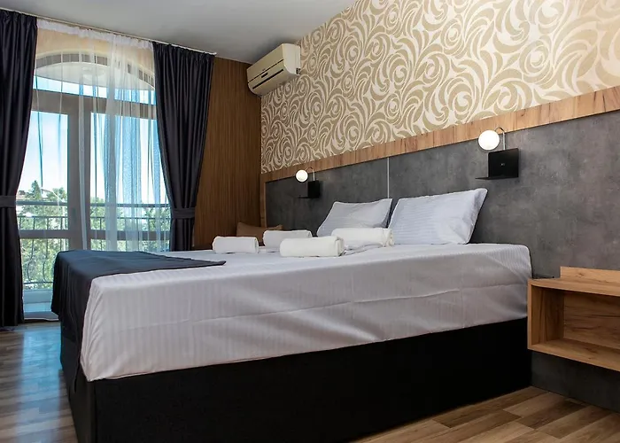 拖罗内格罗酒店