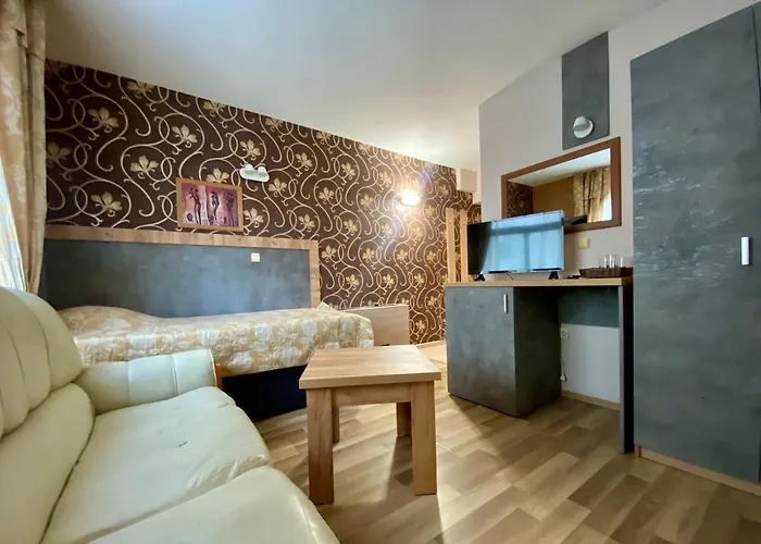 拖罗内格罗酒店